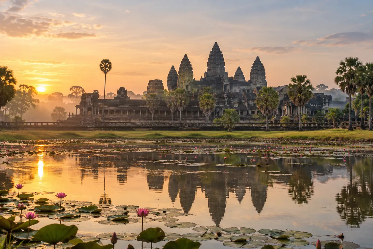 Illustration IA des tours d’Angkor Vat et de leur reflet dans l’eau