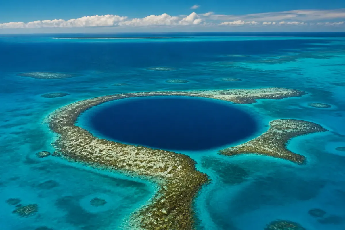 Grand Trou Bleu et récif corallien au Belize