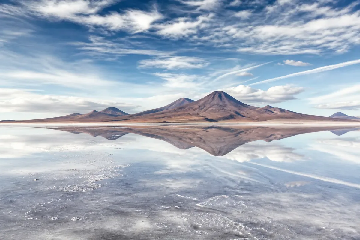 Salar d’Uyuni après la pluie et volcans de Bolivie