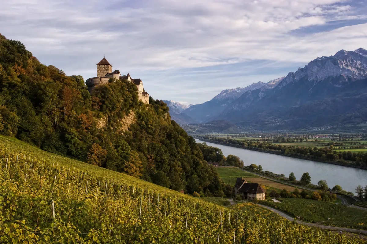 Château de Vaduz, vignobles et Alpes du Liechtenstein