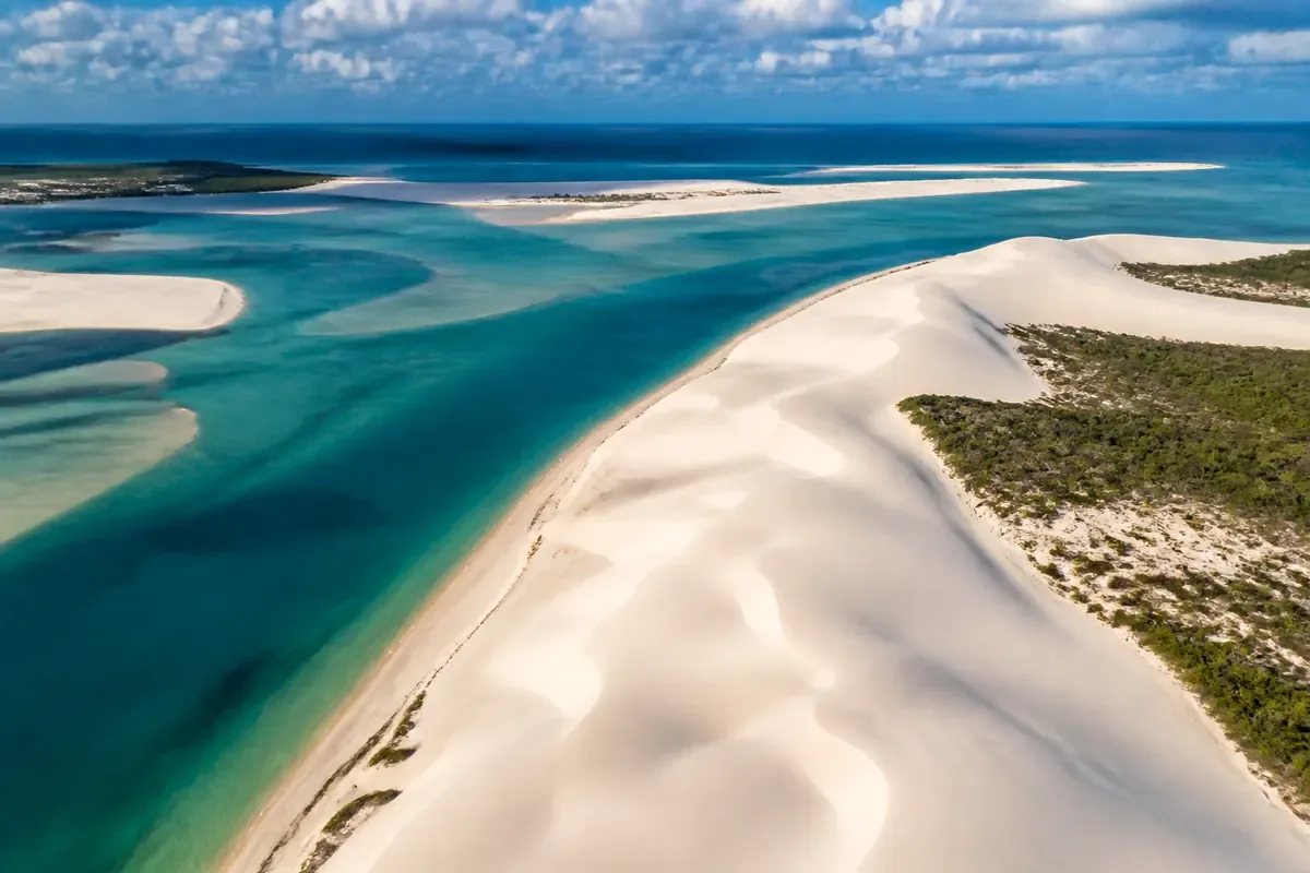 Dunes blanches et chenaux turquoise de l’archipel de Bazaruto