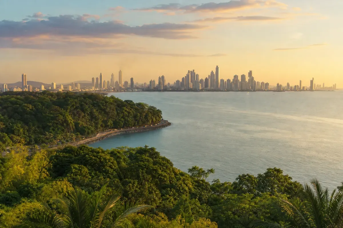 Archipel tropical et eaux claires sur la côte caribéenne du Panama