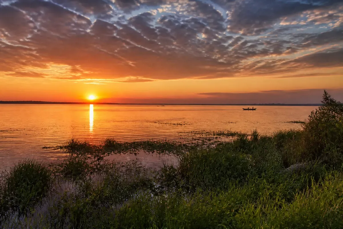 Fleuve Paraguay et zones humides au coucher du soleil