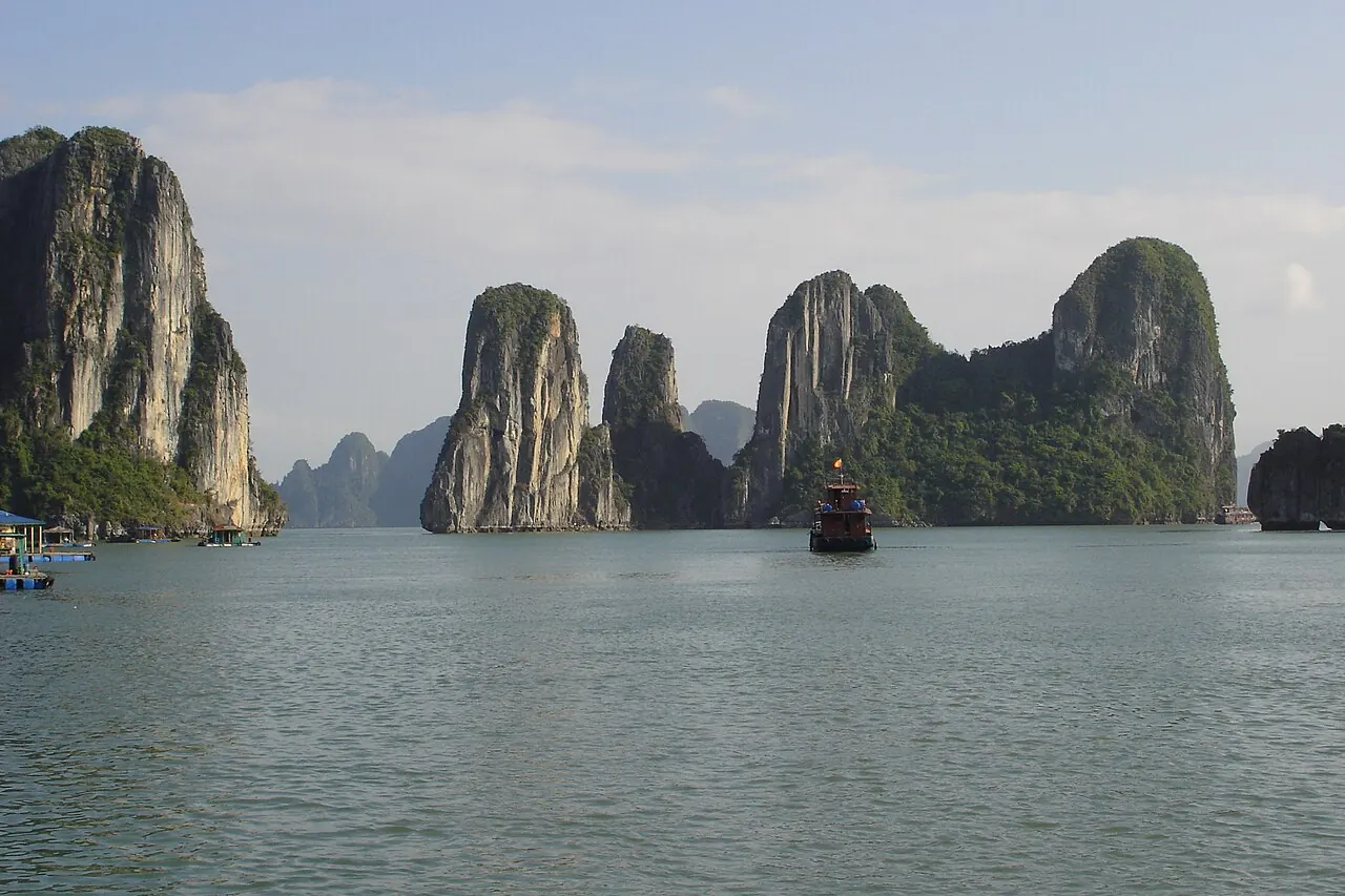 Baie d’Ha Long – archipel de Cat Ba — photographie documentaire